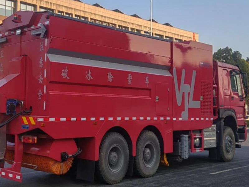 重汽豪沃后雙橋--破冰除雪車